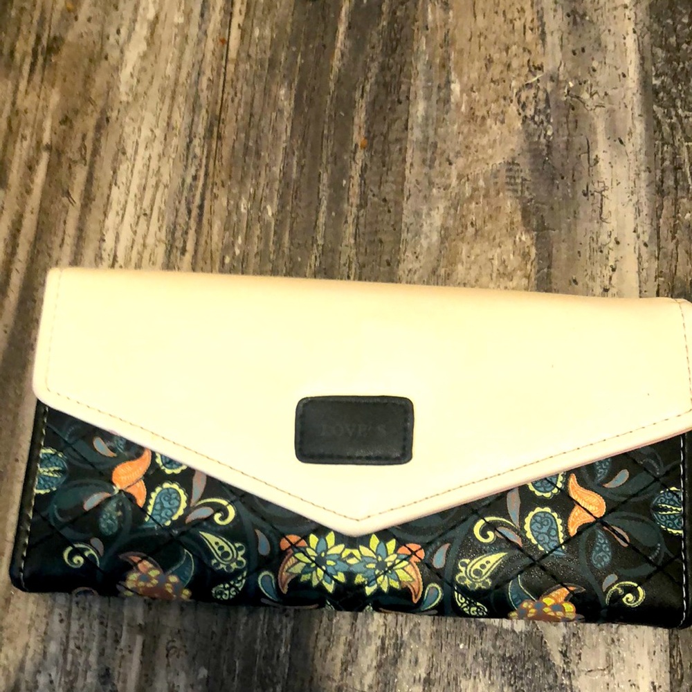 “Love’s” flower pattern women’s wallet.